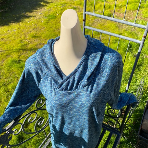 Columbia turquoise light weight activewear hoodie - Picture 2 of 5